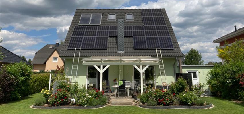 Photovoltaik Aufdachanlage Hof